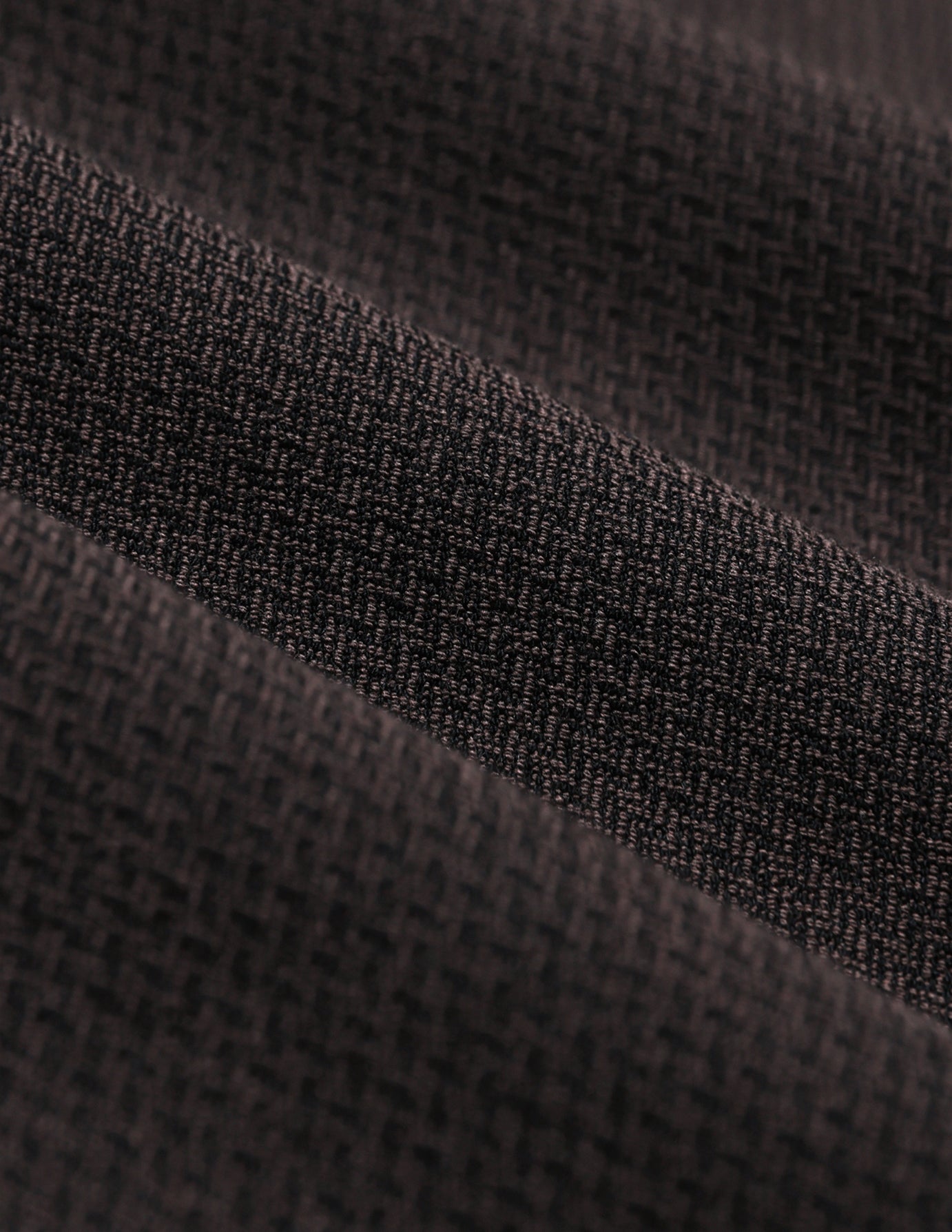 Gen2 Slim i Signature Brown, tekstureret stofdetalje i detaljebillede.